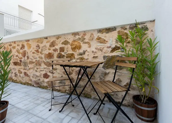 Dinostratus House - Boutique Studios